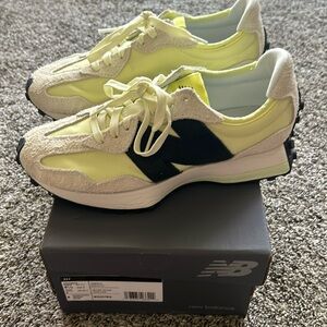 Women’s 9.5 new balance, yellow/black